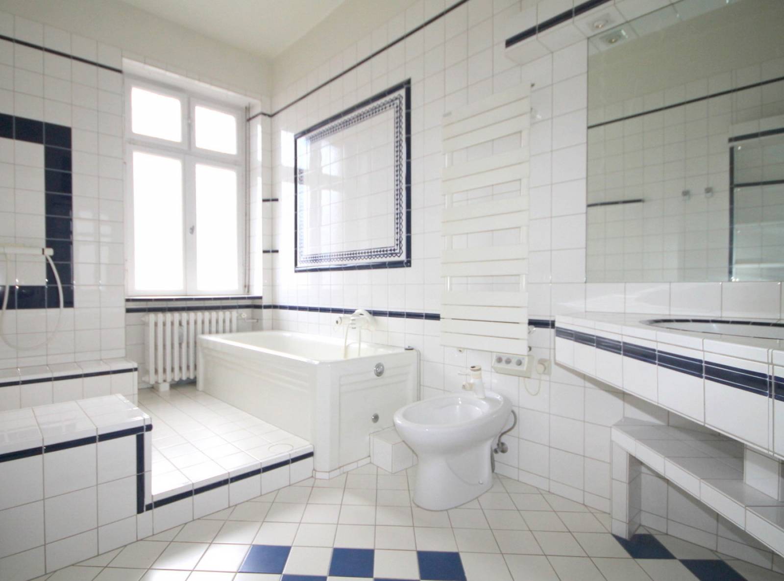 VENDU - CENTRE VILLE Prestigieux Immeuble de l'ESCA  Appartement 5 pièces 181 m² en étage élevé avec chambre de bonnes