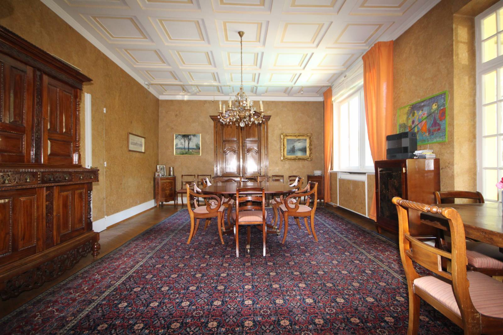 VENDU - QUARTIER DES QUINZE rue du Conseil des Quinze Maison de Maître 340 m² beaucoup de cachet avec piscine et grand garage 3 voitures.