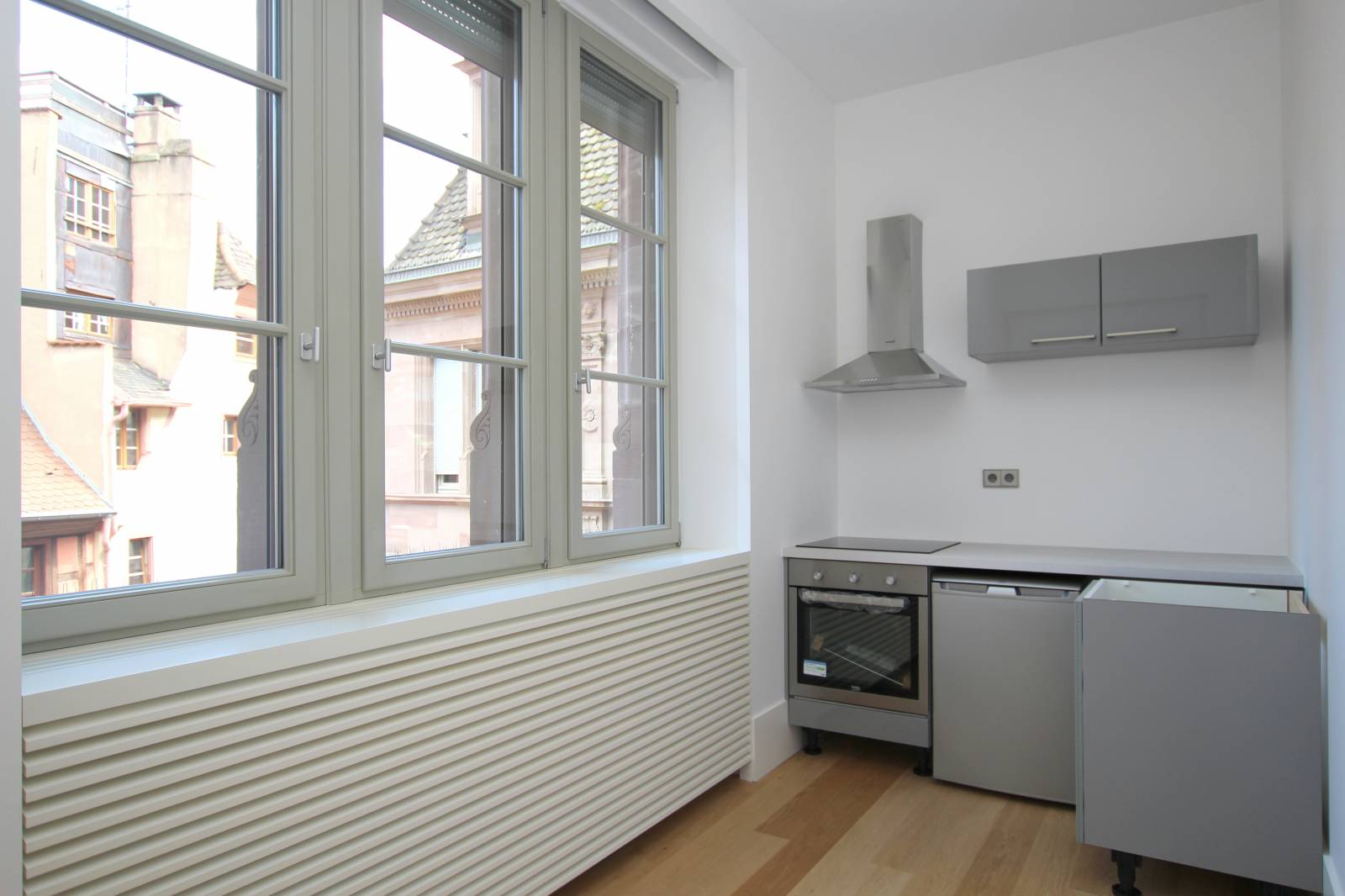 VENDU - HYPER CENTRE Rue des cordonniers/ Place Saint Thomas grand studio 38m²