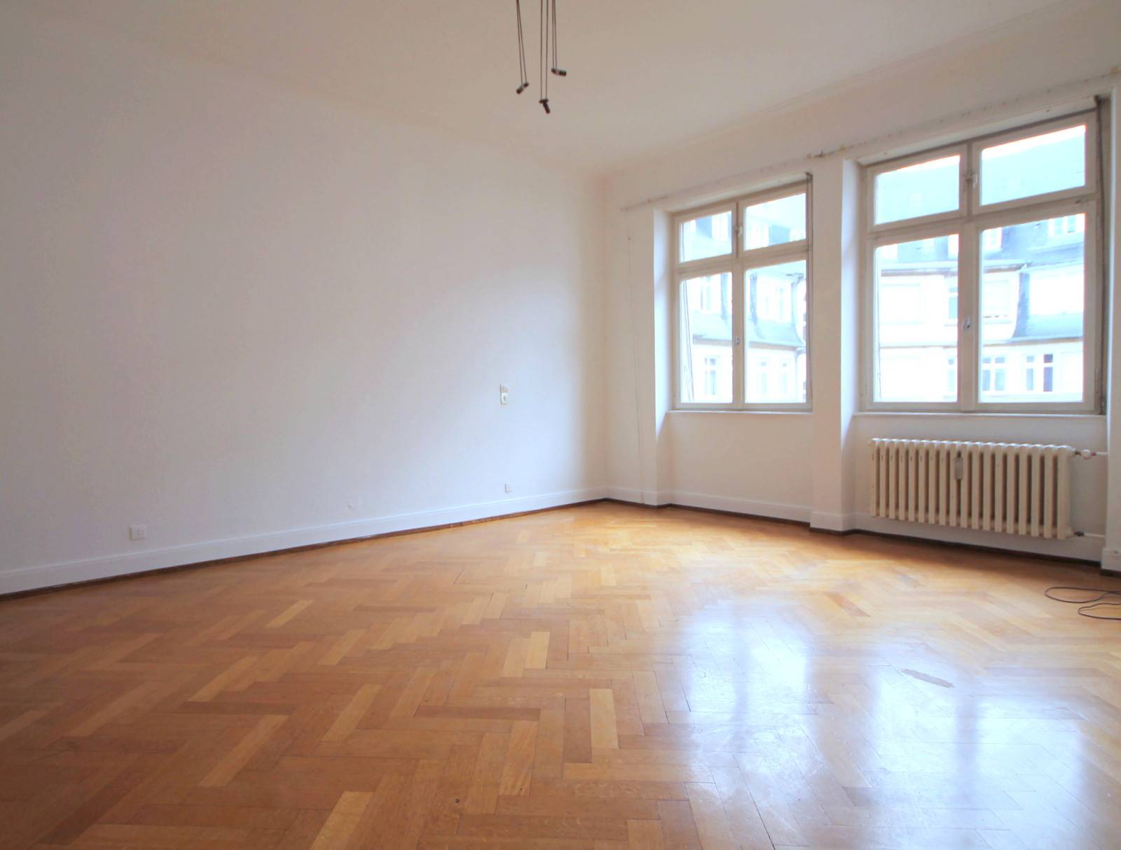 VENDU - CENTRE VILLE Prestigieux Immeuble de l'ESCA  Appartement 5 pièces 181 m² en étage élevé avec chambre de bonnes