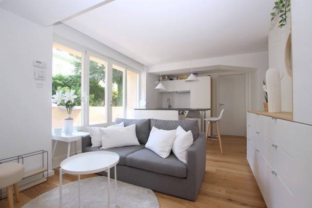 LOUE - CONTADES – PROX PARC ET CENTRE VILLE – APPARTEMENT MEUBLE HAUT DE GAMME - 3 PIECES TERRASSE - JARDIN PRIVATIF – ETAT NEUF