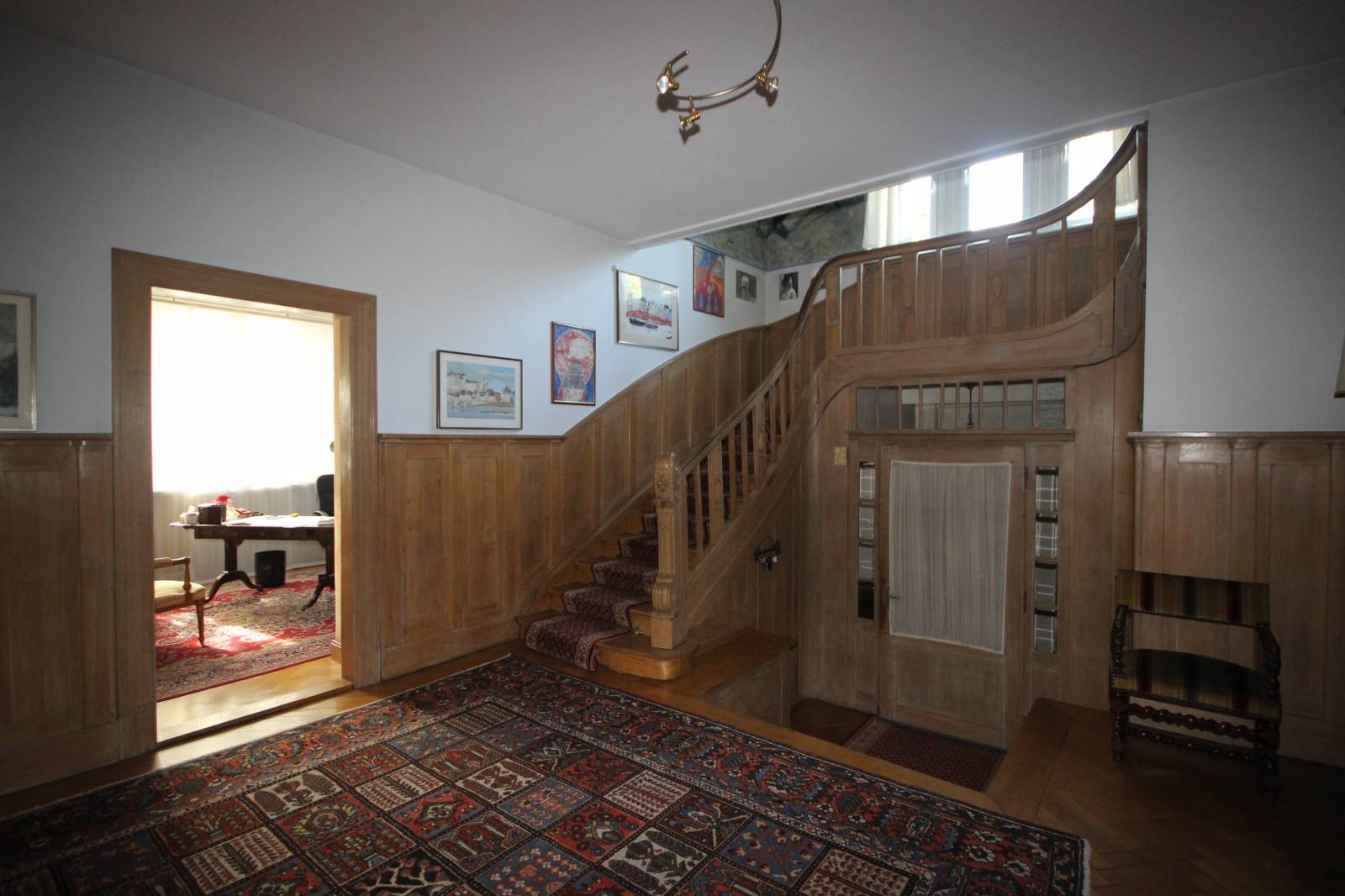 VENDU - QUARTIER DES QUINZE rue du Conseil des Quinze Maison de Maître 340 m² beaucoup de cachet avec piscine et grand garage 3 voitures.