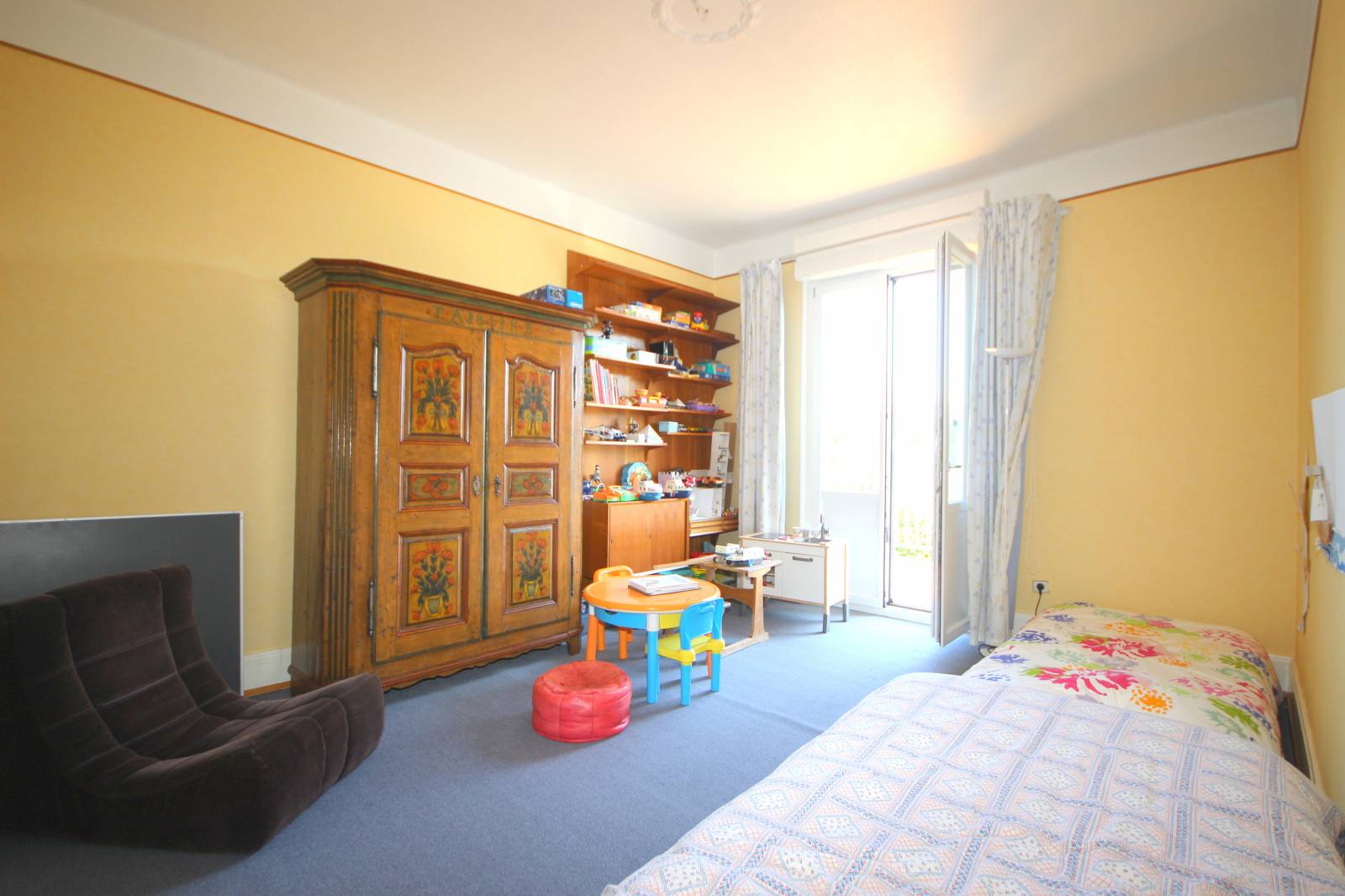 VENDU - QUARTIER DES QUINZE rue du Conseil des Quinze Maison de Maître 340 m² beaucoup de cachet avec piscine et grand garage 3 voitures.