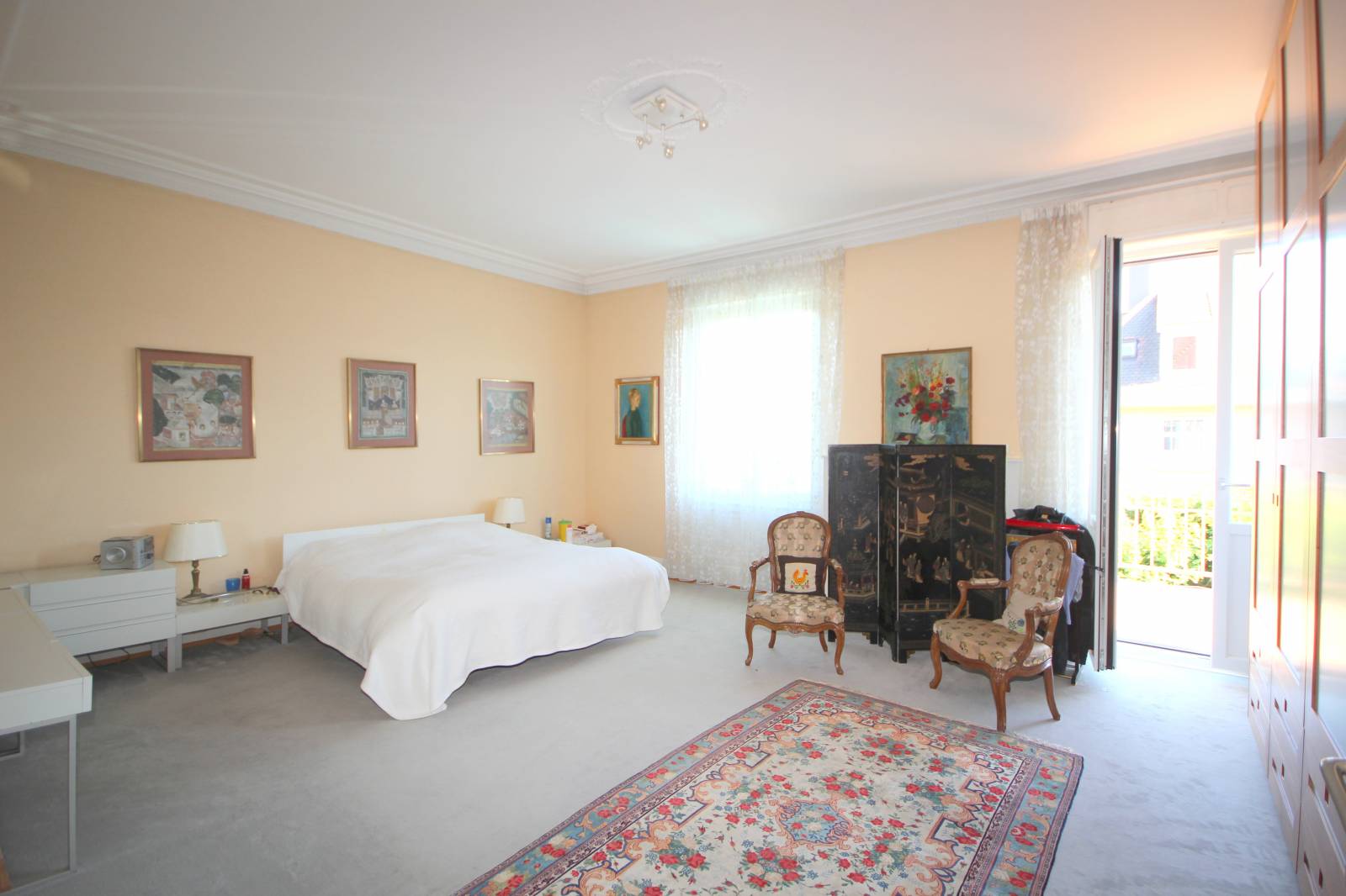 VENDU - QUARTIER DES QUINZE rue du Conseil des Quinze Maison de Maître 340 m² beaucoup de cachet avec piscine et grand garage 3 voitures.