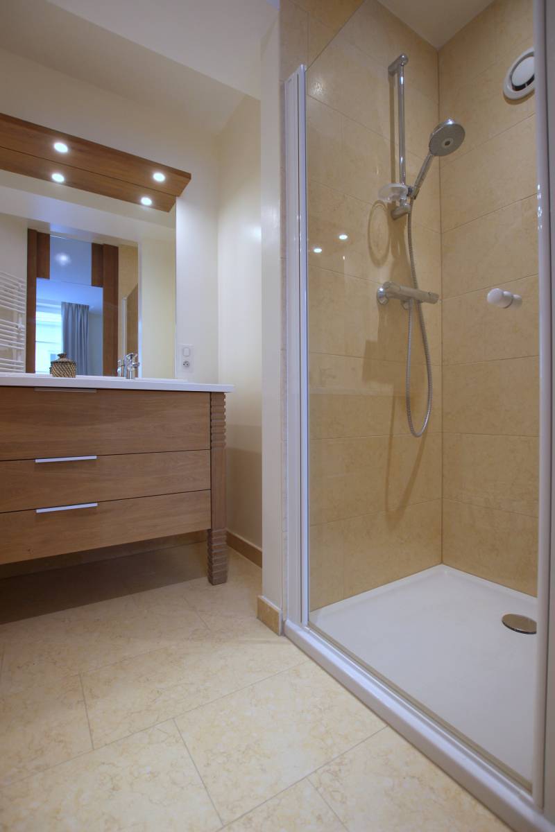 VENDU - CENTRE VILLE Place de la Cathédrale Appartement 95 m² Entièrement rénové Prestations haut de Gamme avec ascenseur