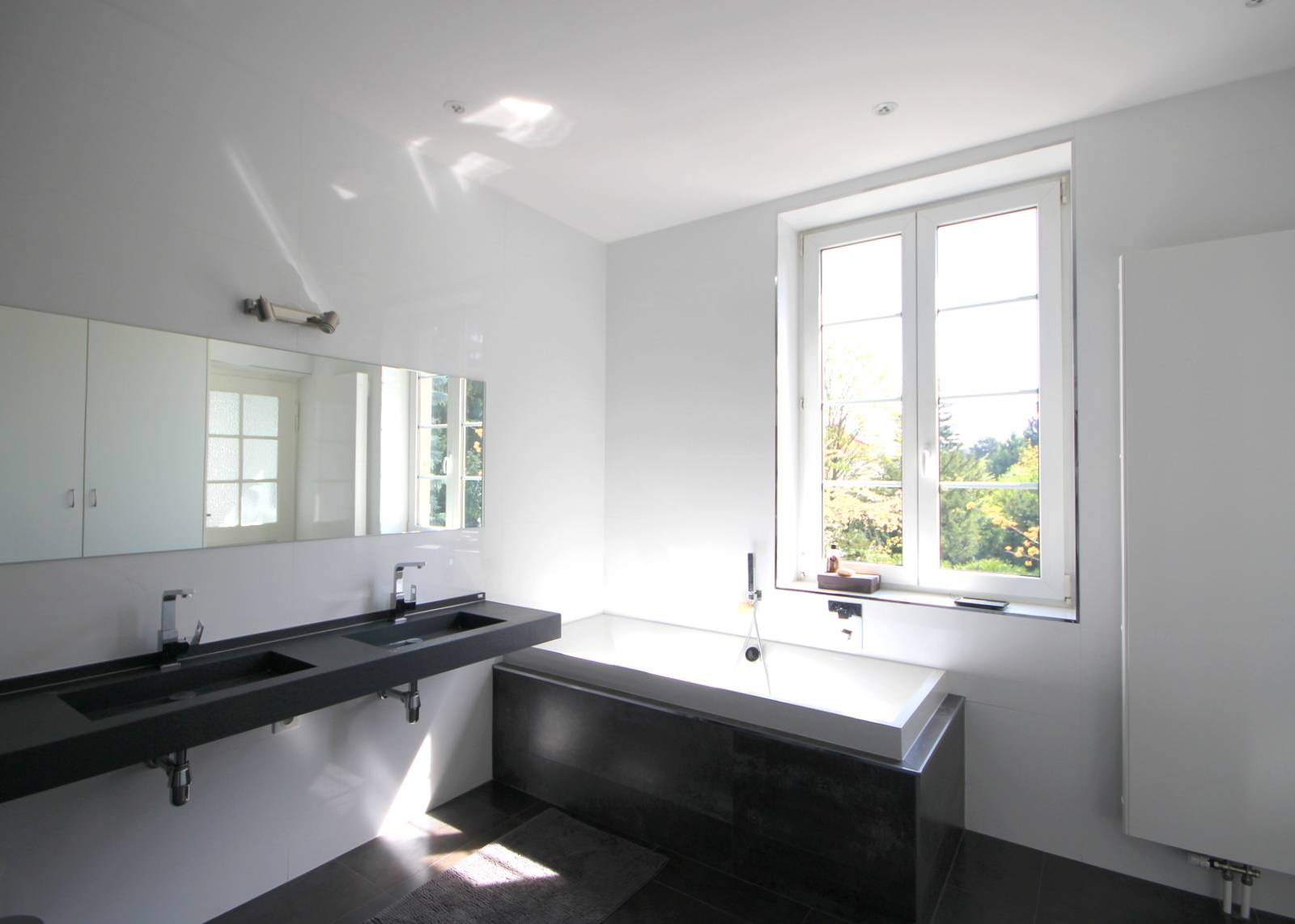 VENDU - QUARTIER DES QUINZE rue du Conseil des Quinze Maison 330 m² avec Grand Jardin 8 ares