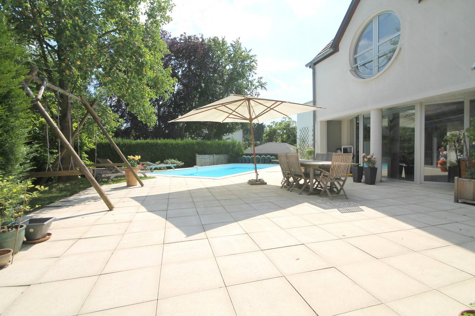 ROBERTSAU MAISON D’ARCHITECTE AVEC PISCINE ET 5 STATIONNEMENTS