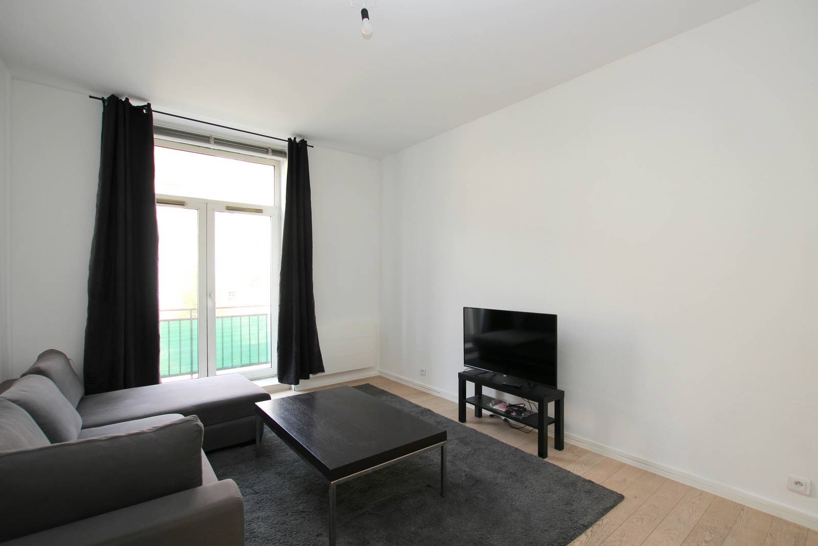 LOUE - CENTRE VILLE – 15 MIN. A PIEDS / 6 MIN A VELO FAC DE MEDECINE - APP. MEUBLE RENOVE - 2 PIECES 47 M² - BALCON - ASCENSEUR