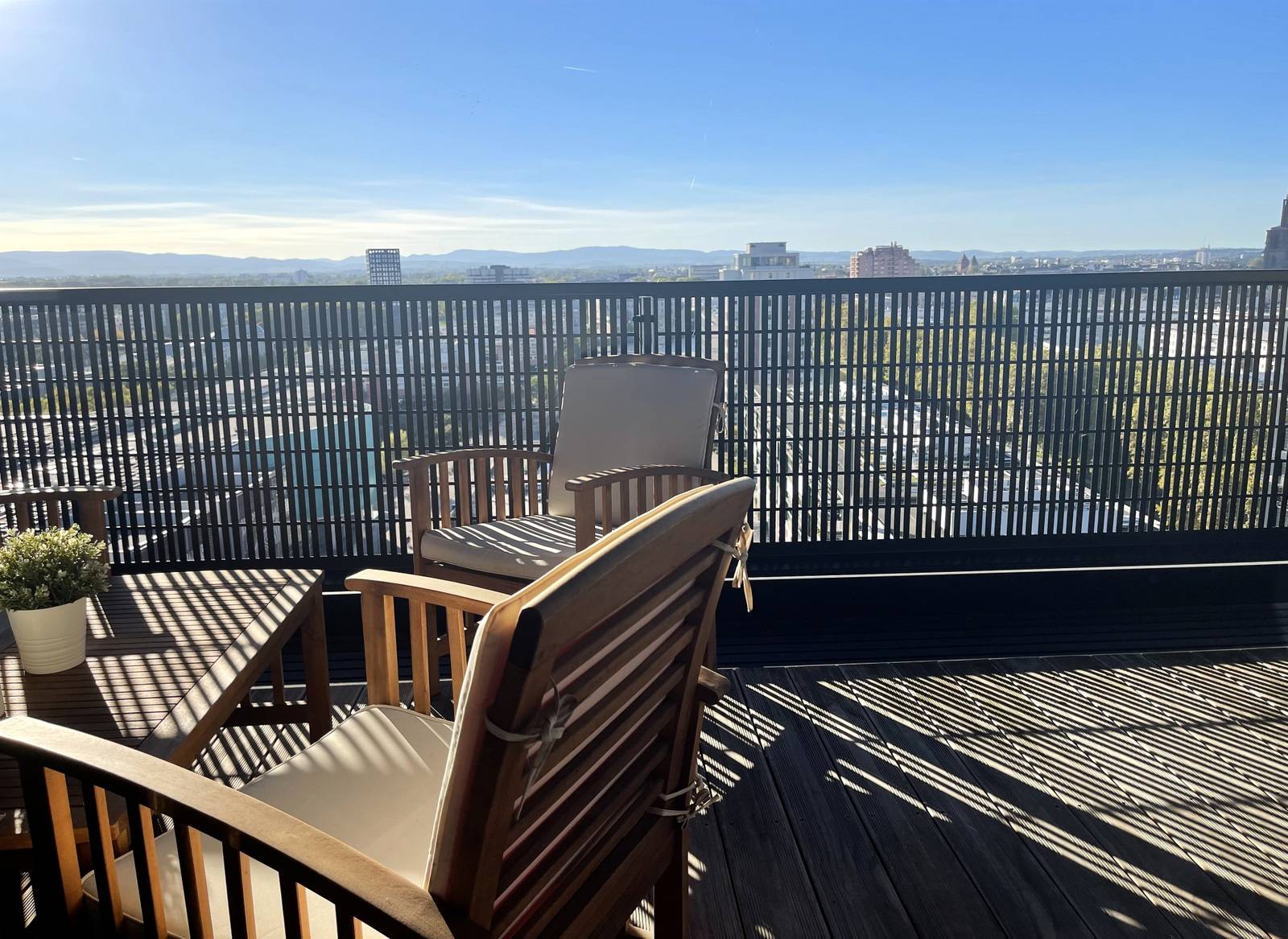 VENDU - EXCEPTIONNEL - RESIDENCE BLACK SWANS – 14ème ETAGE - 4 PIECES -TERRASSE – 2 STATIONNEMENTS