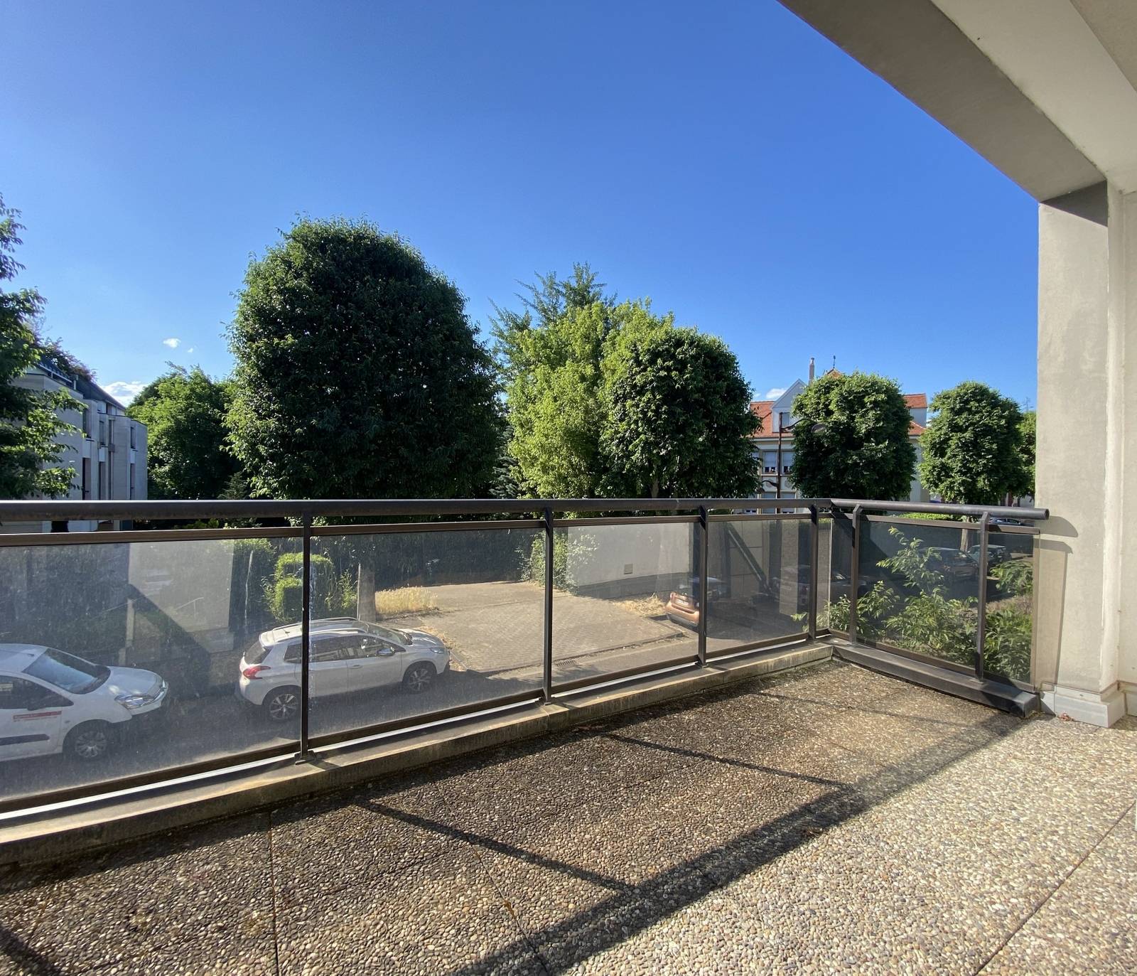 VENDU - CONTADES LUMINEUX 5 PIECES AVEC TERRASSE ET GARAGE