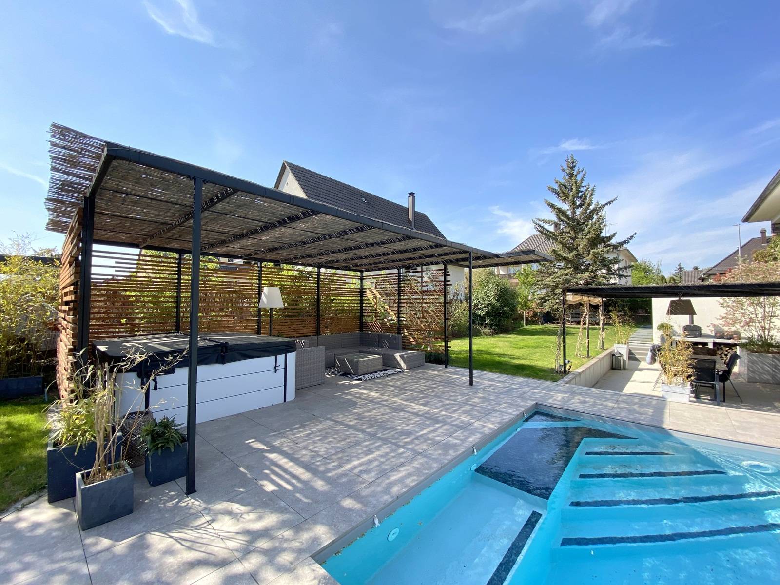 VENDU - FEGERSHEIM MAISON ENTIEREMENT RENOVEE 7 PIECES AVEC PISCINE SUD PARCELLE 8,58 ARES