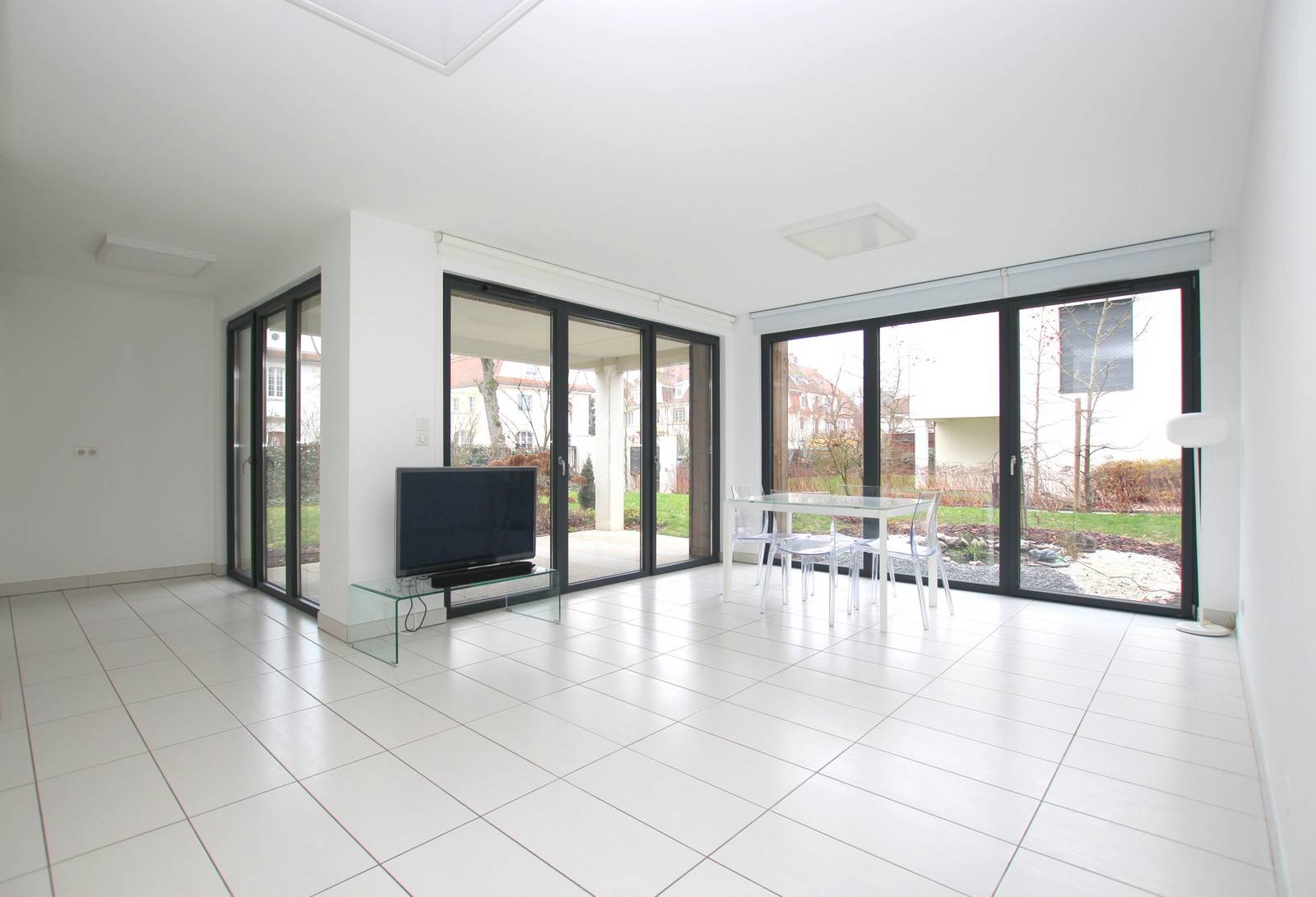 LOUE - STRASBOURG – QUARTIER DES QUINZE – APPARTEMENT 65 M² AVEC 200 M² DE JARDIN – GARAGE