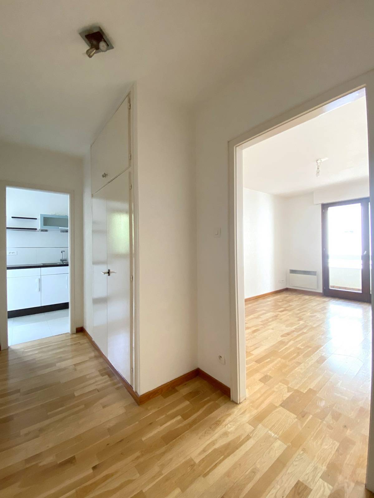 VENDU - ORANGERIE PROX. INSTITUTIONS EUROPEENNES ET PARC BEAU 2 PIECES AVEC  BALCON - PARKING