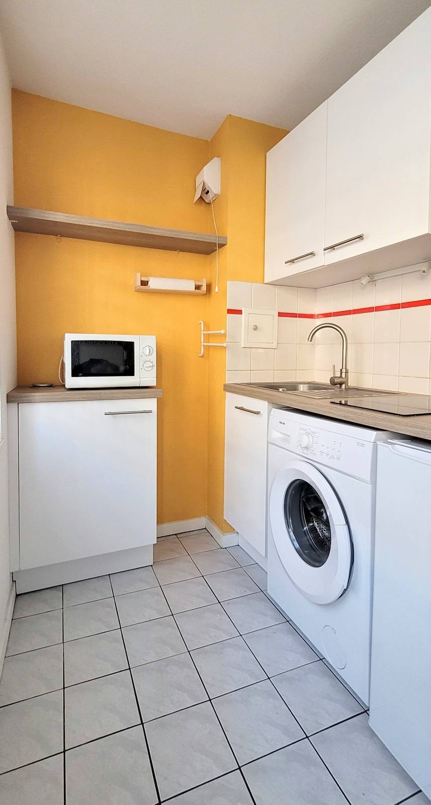 VENDU -  HYPER CENTRE- RUE DU FOSSE DES TANNEURS – STUDIO RENOVE ET MEUBLE 22M²
