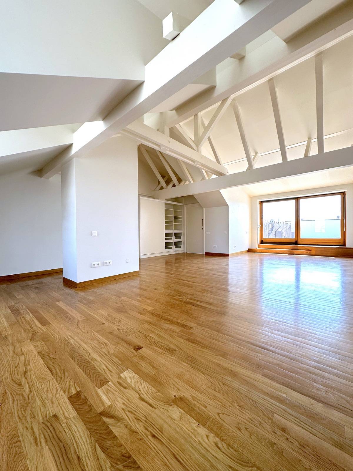 STRASBOURG - ORANGERIE – DERNIER ETAGE APPARTEMENT CLIMATISE 5 PIECES 109 M² TERRASSE 39 M² POSS. GARAGE