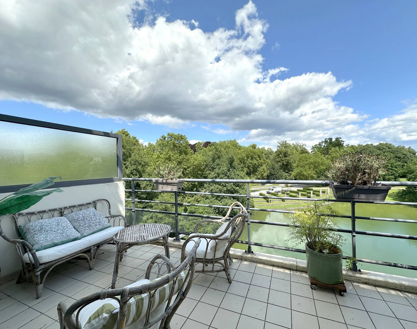 VENDU - STRASBOURG – ORANGERIE BON PASTEUR VUE PARC ORANGERIE ET PLAN D’EAU – ETAGE ELEVE – BEL APPARTEMENT 4 PIECES AVEC TERRASSES 31 M² - CAVE ET GARAGE -