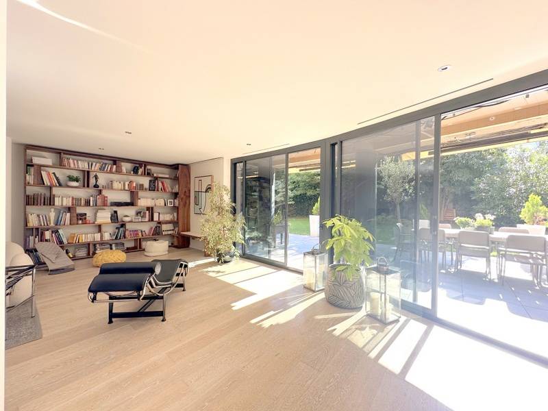 STRASBOURG – CONTADES – EXCEPTIONNEL REZ DE JARDIN CLIMATISE 6 PIECES 217 M² JARDIN PAYSAGE ARBORE – DPE B - CAVE – GARAGE