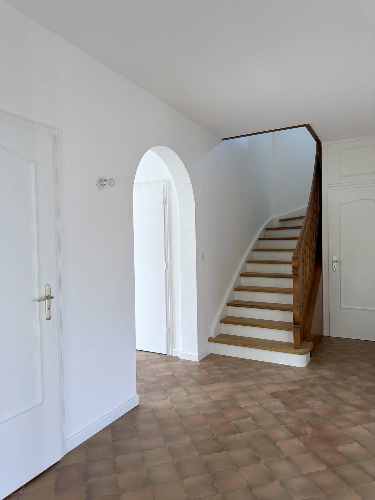 STUTZHEIM OFFENHEIM – 20 MIN. OUEST STRASBOURG – MAISON ENTIEREMENT RENOVEE – 178 M² - PISCINE – TERRAIN 25 ARES – GARAGES