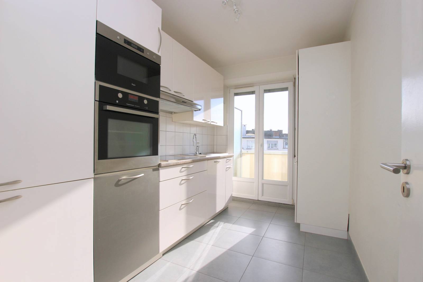 CONTADES 4 PIECES 89 M² GRAND BALCON