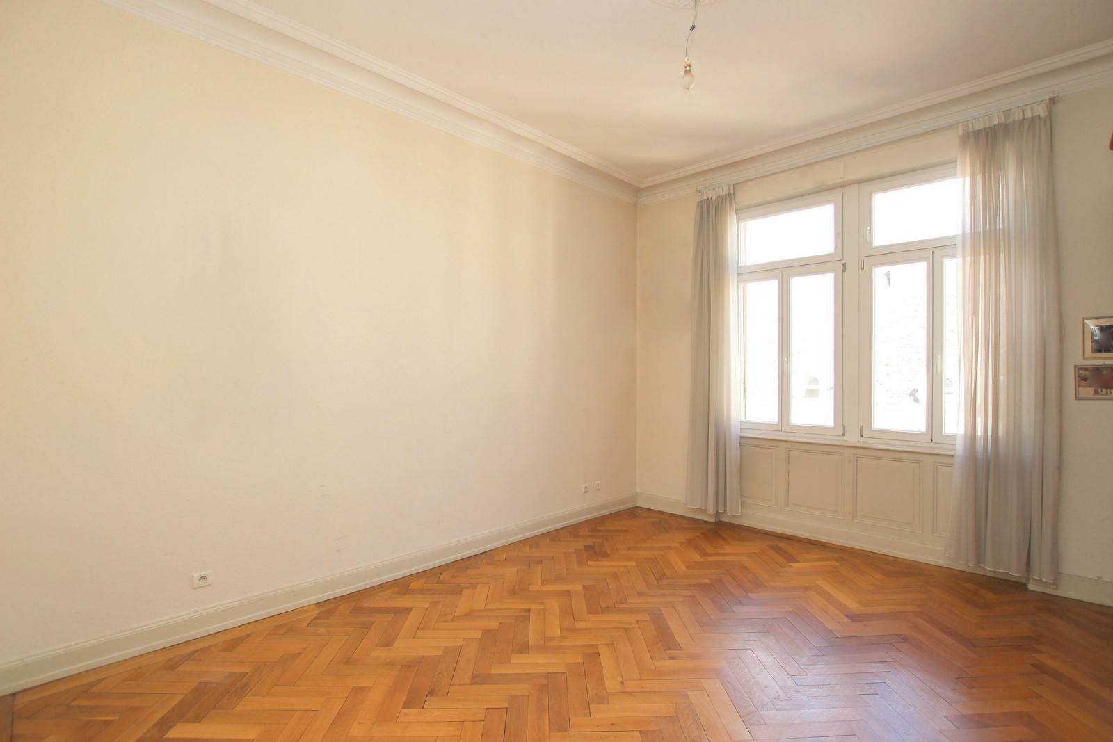 RARE APPARTEMENT 7 PIECES AVEC GRANDS BALCONS EN ETAGE ELEVE RUE GOETHE FACE AU JARDIN BOTANIQUE