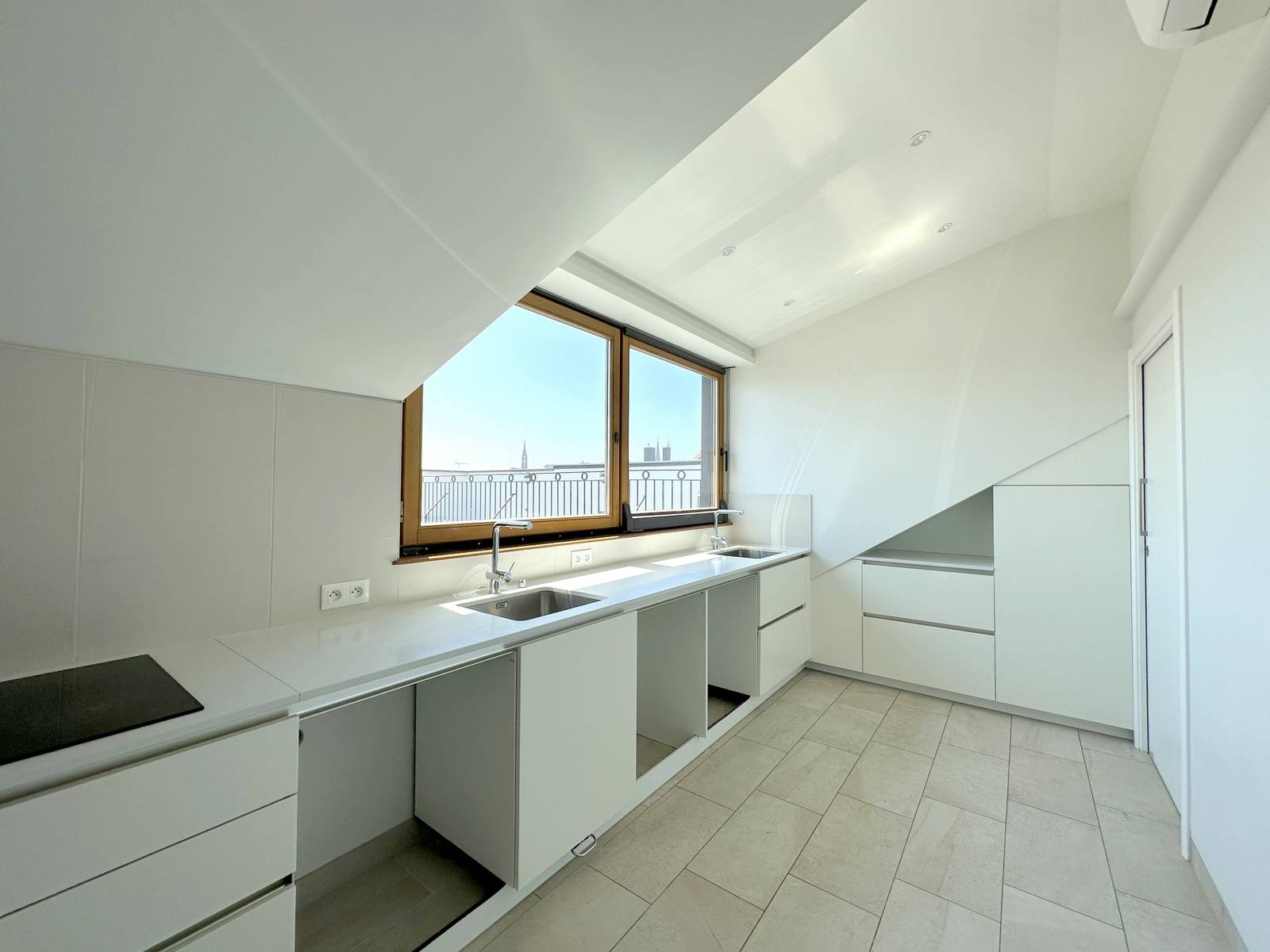 STRASBOURG - ORANGERIE – DERNIER ETAGE APPARTEMENT CLIMATISE 5 PIECES 109 M² TERRASSE 39 M² POSS. GARAGE