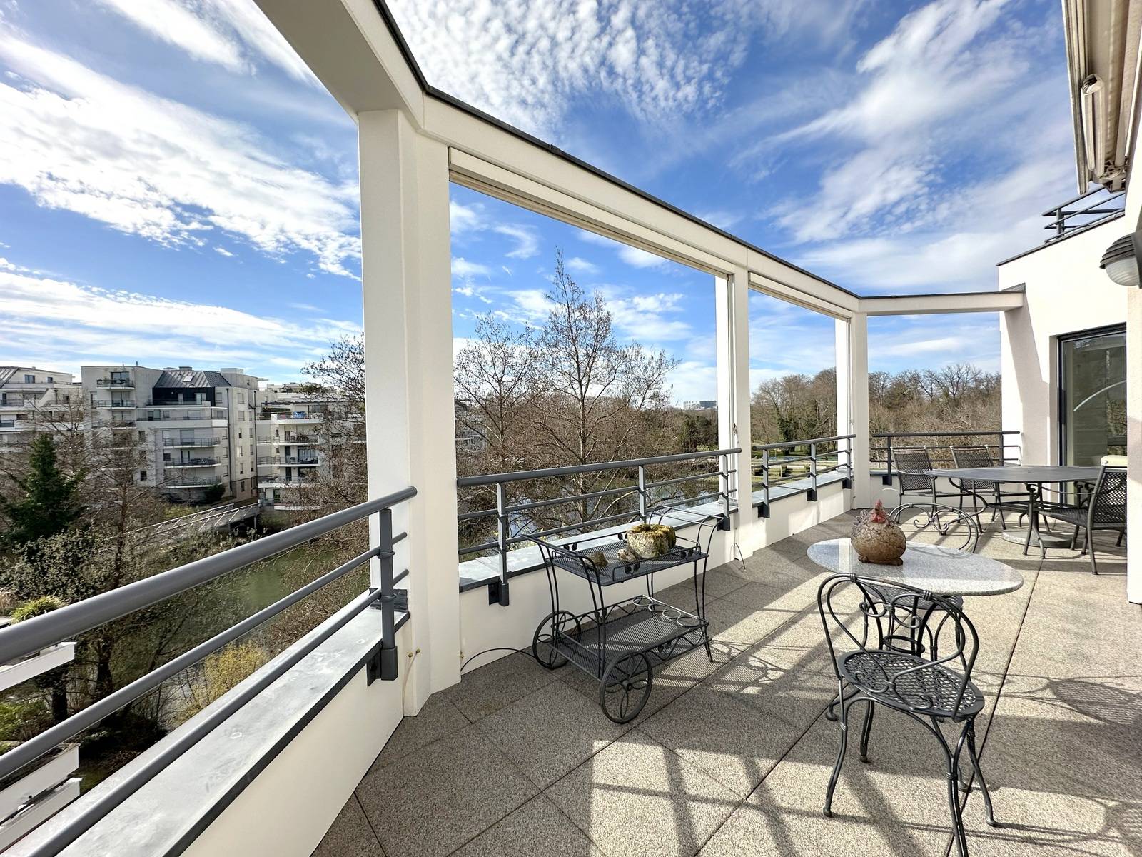 LOUE - STRASBOURG ORANGERIE – DERNIER ETAGE Rue Du Bon Pasteur – APP. Meublé 4 pièces - 129 m² – 4 Terrasses – 2 Garages