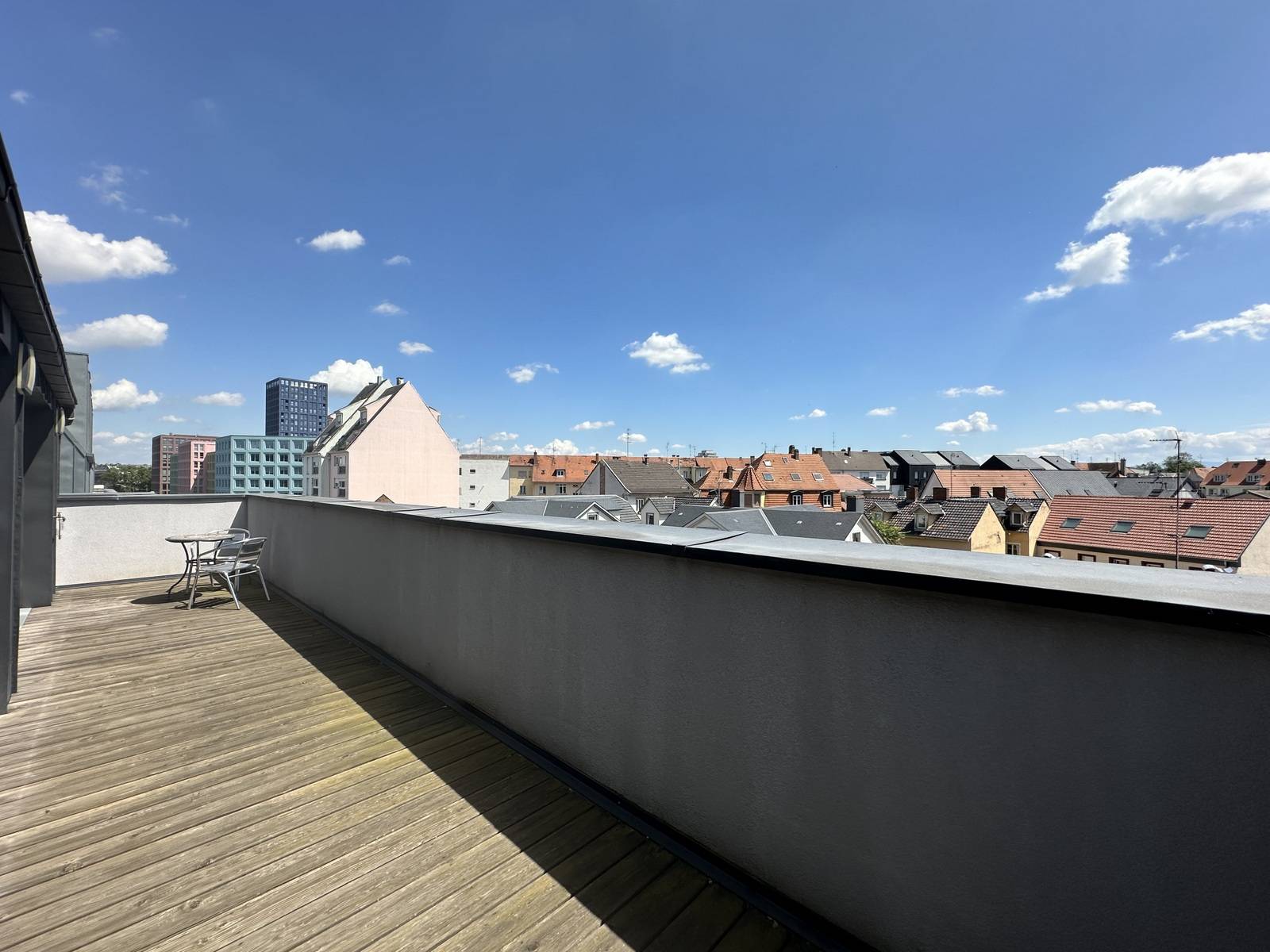 VENDU - NOUVEAU PRIX  - STRASBOURG - DEBUT NEUDORF – PROX. CENTRE-VILLE ET TRAM – DERNIER ETAGE - SUPERBE APPARTEMENT CLIMATISE 6 PIECES AVEC TERRASSE ET GARAGE - IMMEUBLE DE 2017