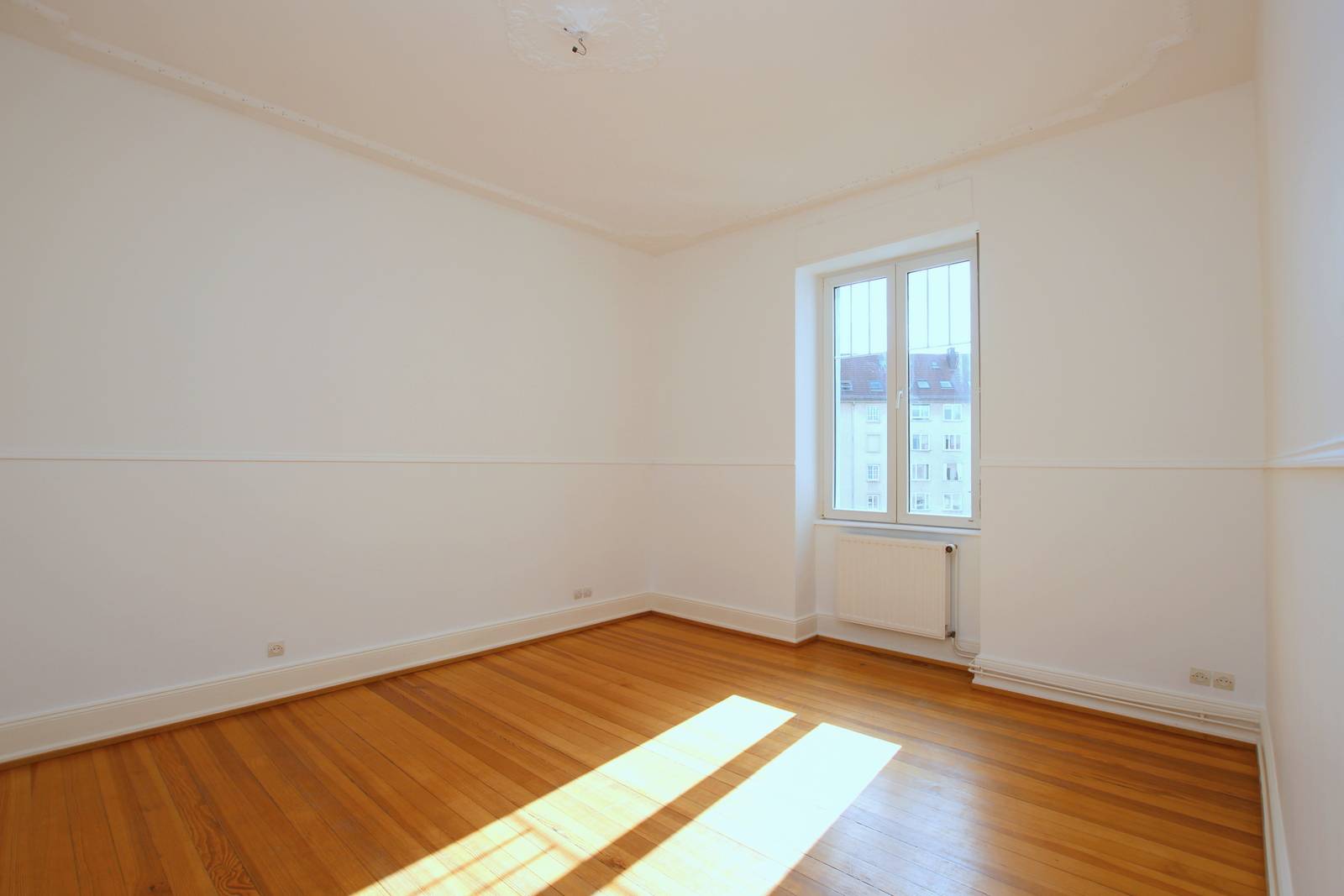 ORANGERIE - EGLISE SAINT MAURICE - APPARTEMENT 3 PIECES REPEINT 2 BALCONS