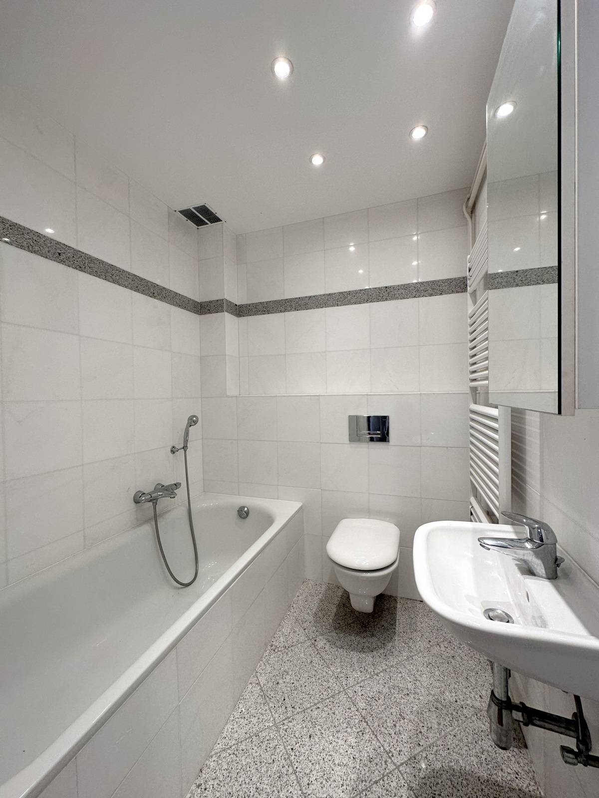 STRASBOURG - ORANGERIE – APPARTEMENT CLIMATISE 3 PIECES  60 M² GRAND BALCON 10 M²