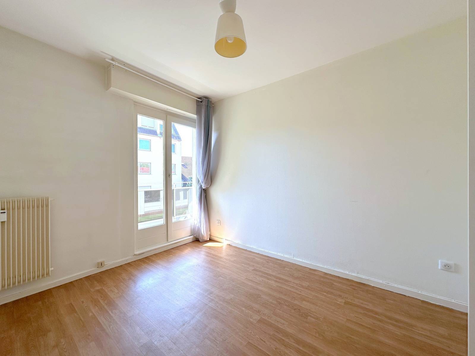 VENDU - EXCLUSIVITE – KRUTENAU - ETAGE ELEVE AVEC ASCENSEUR – SUR COUR - APPARTEMENT 2 PIECES – 47,81 m² – BALCON -