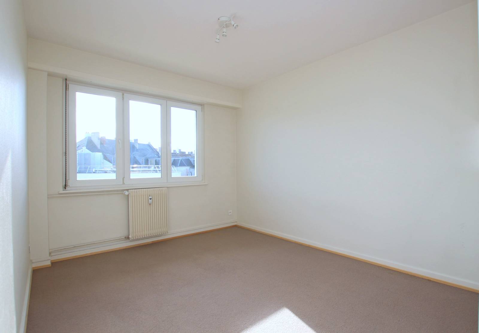 CONTADES 4 PIECES 89 M² GRAND BALCON