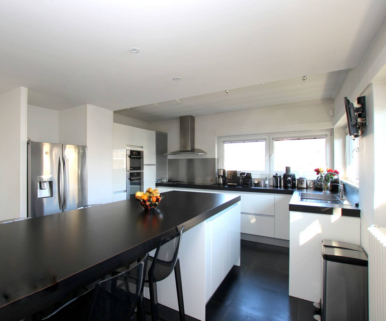 VENDU - DEBUT ILLKIRCH MAISON RENOVEE 394 M² AVEC PISCINE