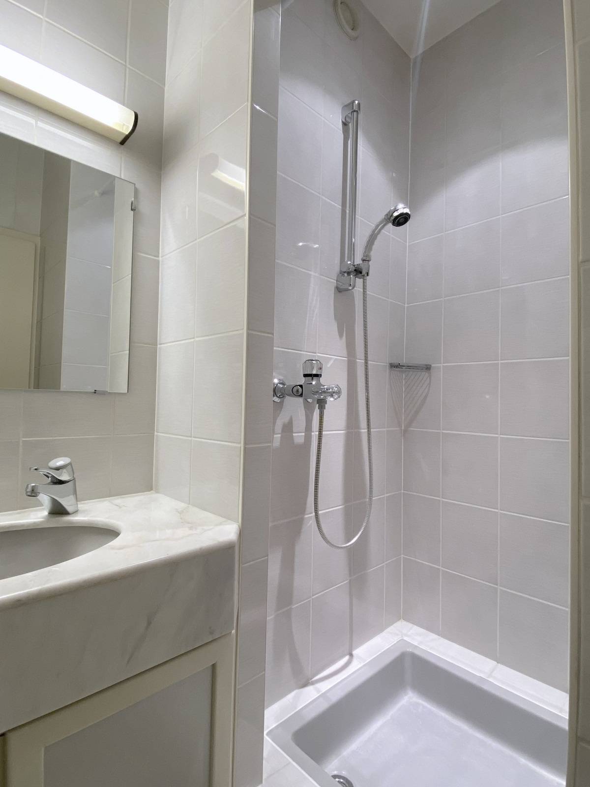 VENDU - CONTADES LUMINEUX 5 PIECES AVEC TERRASSE ET GARAGE