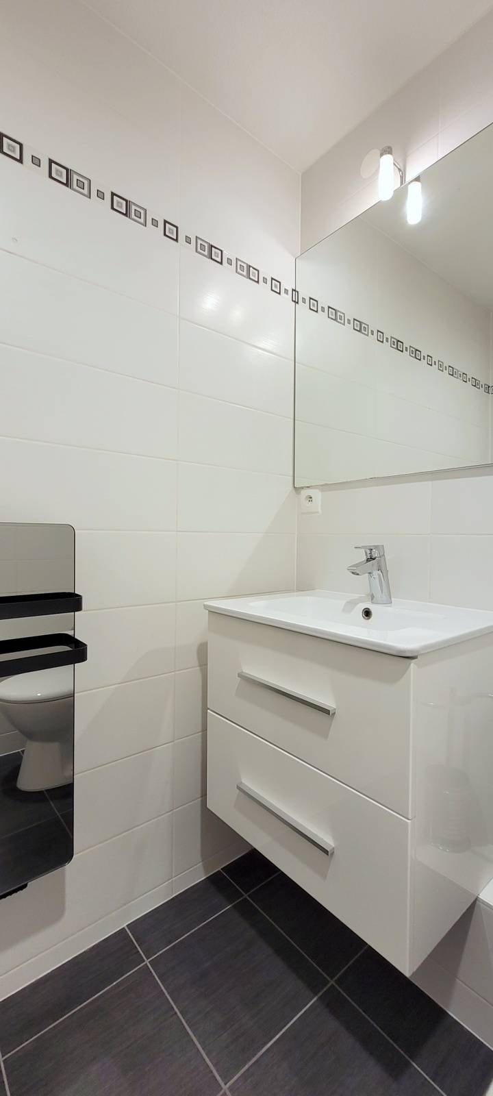 VENDU -  HYPER CENTRE- RUE DU FOSSE DES TANNEURS – STUDIO RENOVE ET MEUBLE 22M²