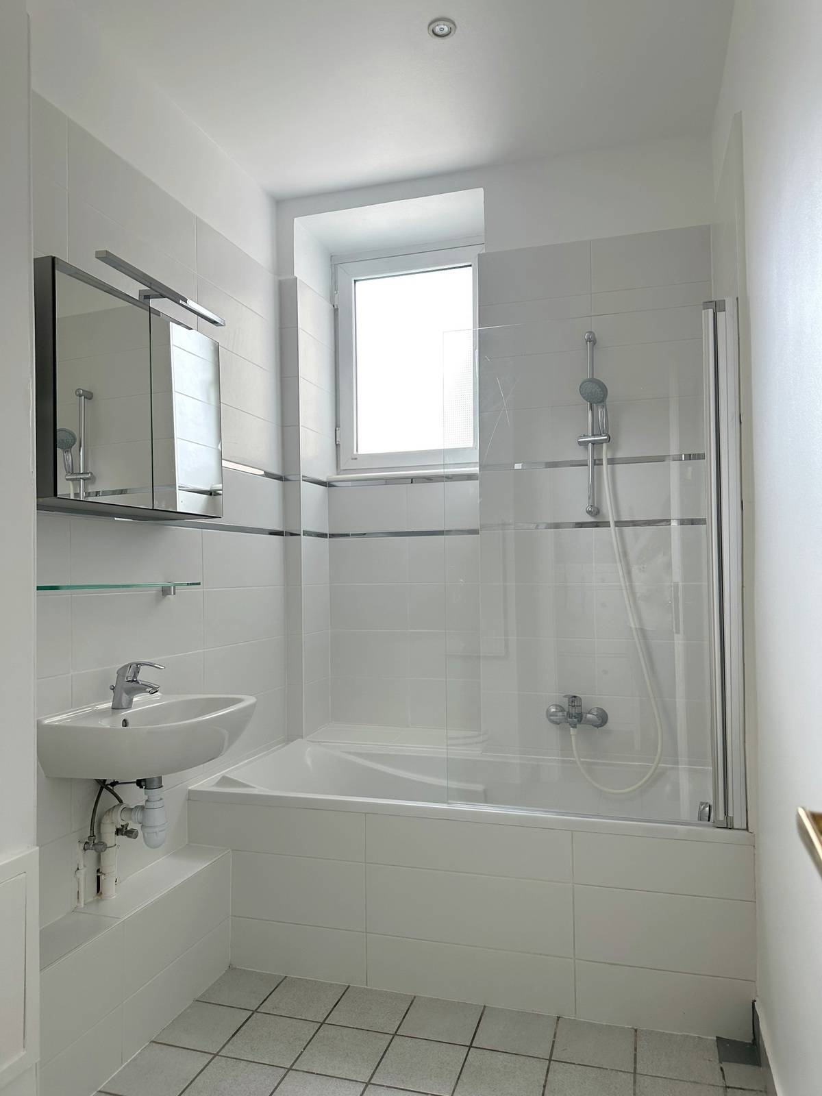 ORANGERIE - EGLISE SAINT MAURICE - APPARTEMENT 3 PIECES REPEINT 2 BALCONS