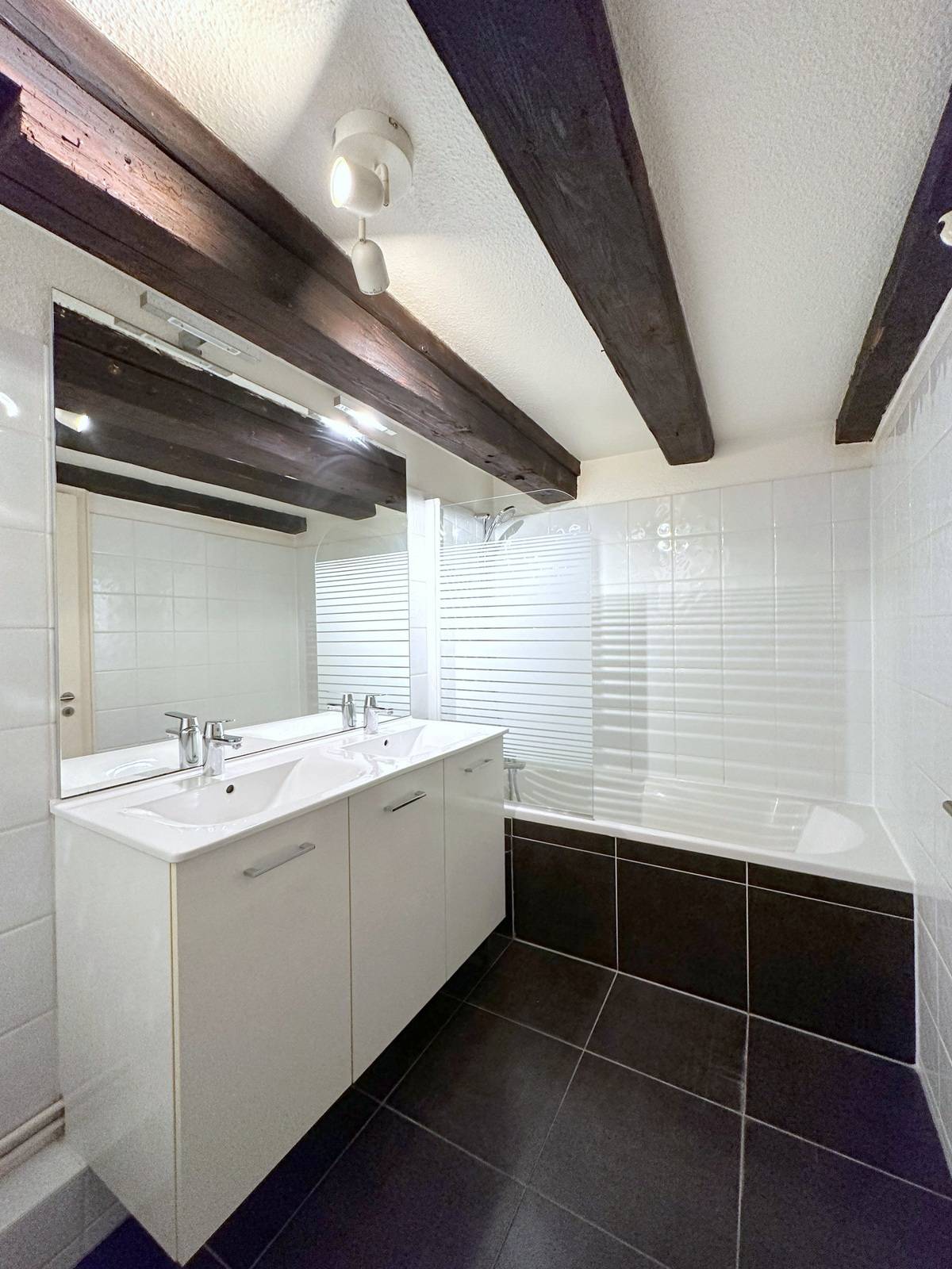 VENDU - RARE – STRASBOURG - CENTRE HISTORIQUE PETITE FRANCE VUE DEGAGEE EAU – DERNIER ETAGE - APPARTEMENT 5 PIECES 129 M².