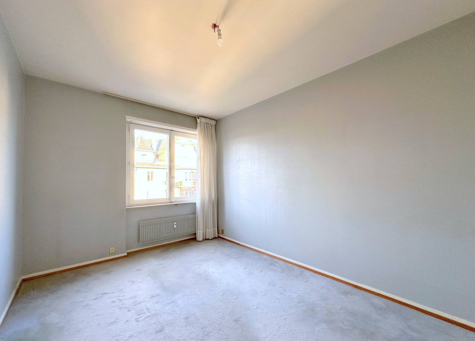 VENDU - RARE - STRASBOURG CONTADES – ETAGE ELEVE - APPARTEMENT D’ANGLE – 8 PIECES - 208 M² - BALCON - ASCENSEUR – CAVE – GARAGE DOUBLE