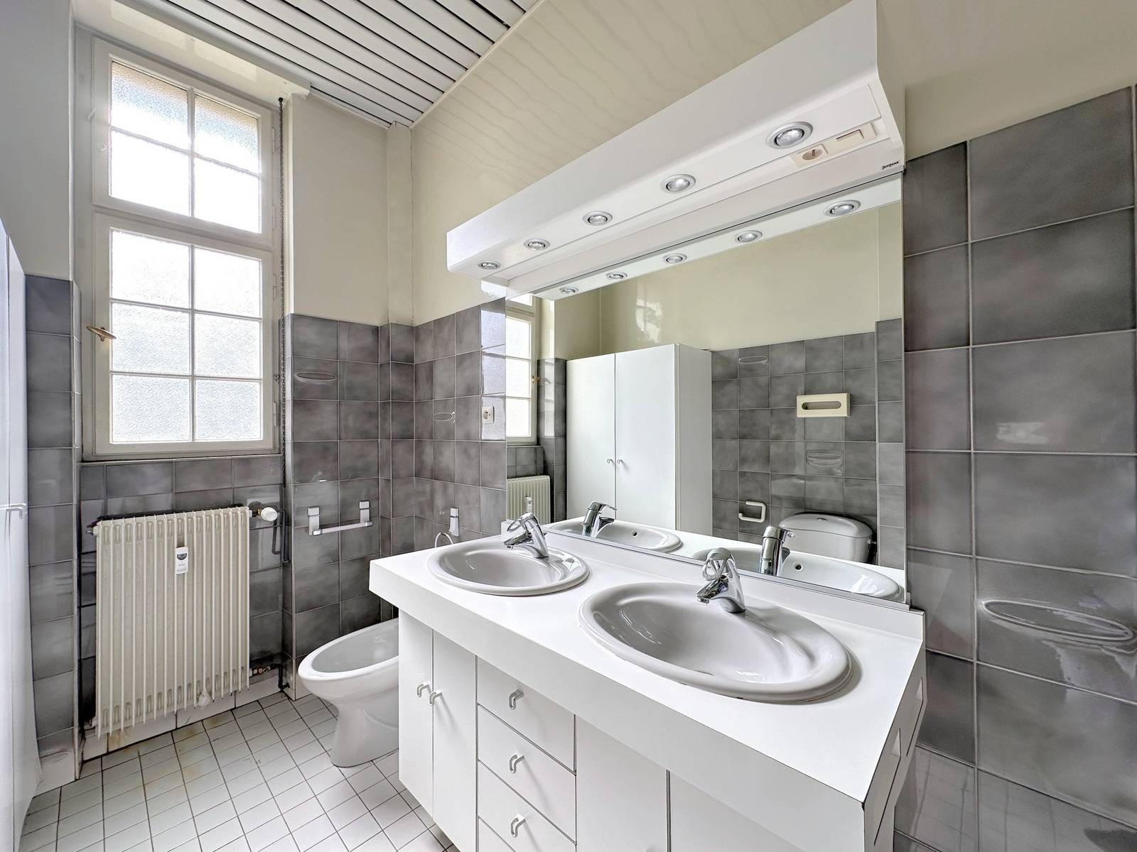 VENDU - STRASBOURG – ORANGERIE PROX CONSEIL EUROPE - APPARTEMENT D’ANGLE 6 PIECES - 184 M² - 2 BALCONS – MANSARDE - GRENIER - CAVE - GARAGE -