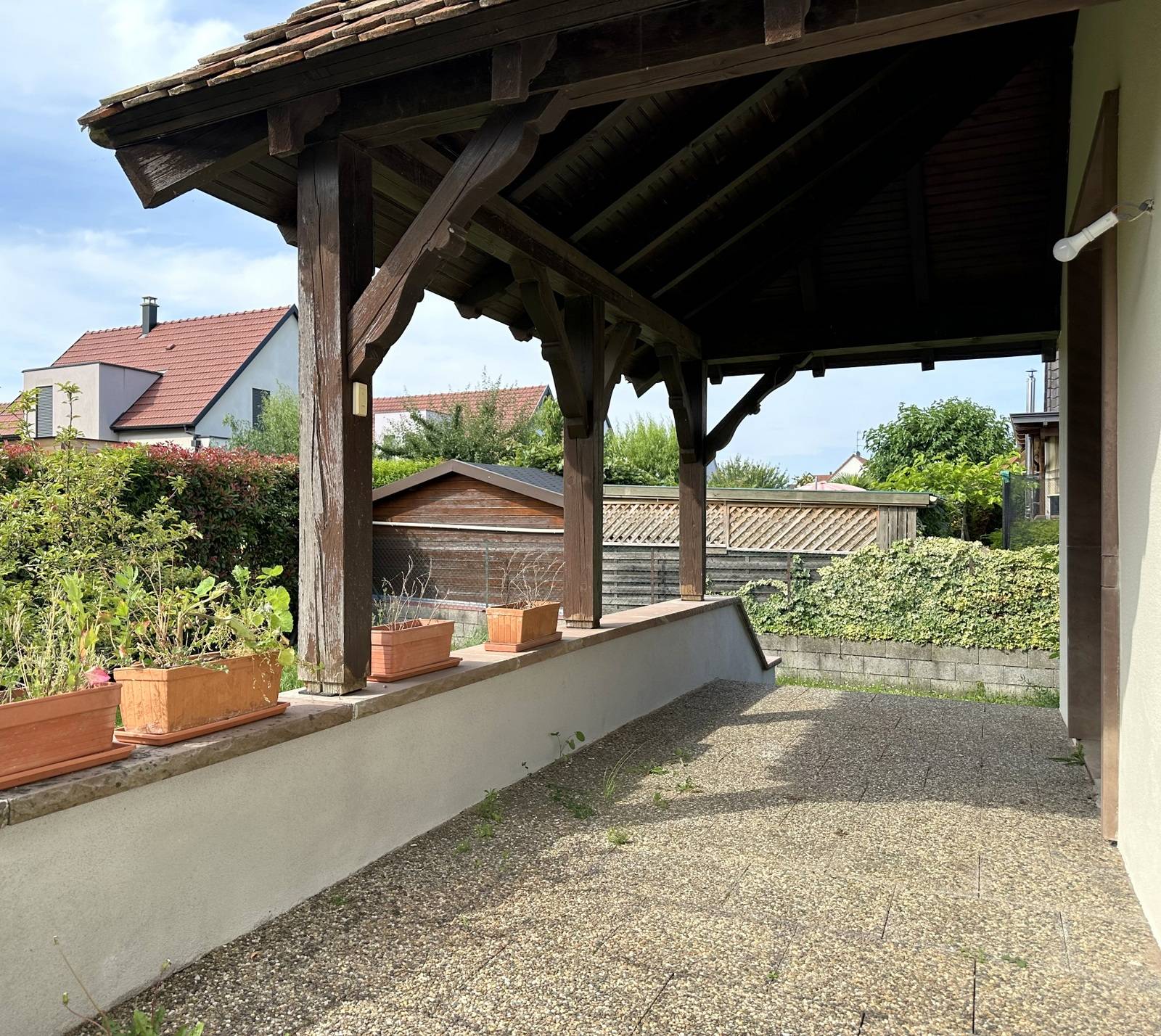 STUTZHEIM OFFENHEIM – 20 MIN. OUEST STRASBOURG – MAISON ENTIEREMENT RENOVEE – 178 M² - PISCINE – TERRAIN 25 ARES – GARAGES
