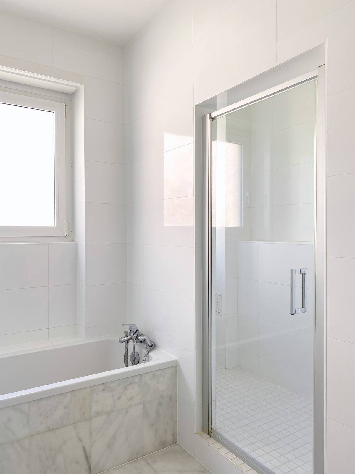 ORANGERIE SUPERBE APPARTEMENT CLIMATISE 5 PIECES ENTIEREMENT RENOVE – 3 GRANDS BALCONS - GARAGE