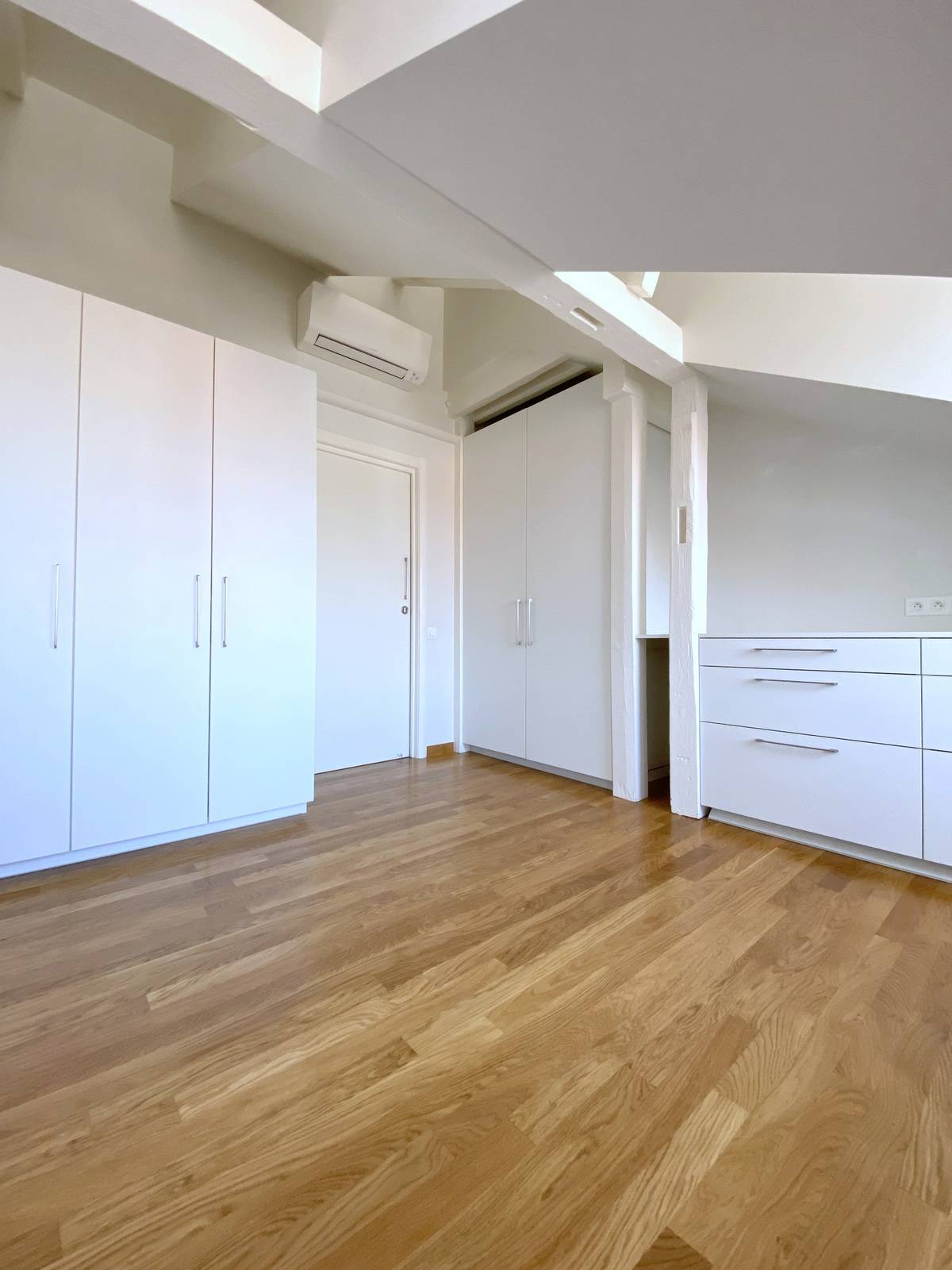 STRASBOURG - ORANGERIE – DERNIER ETAGE APPARTEMENT CLIMATISE 5 PIECES 109 M² TERRASSE 39 M² POSS. GARAGE
