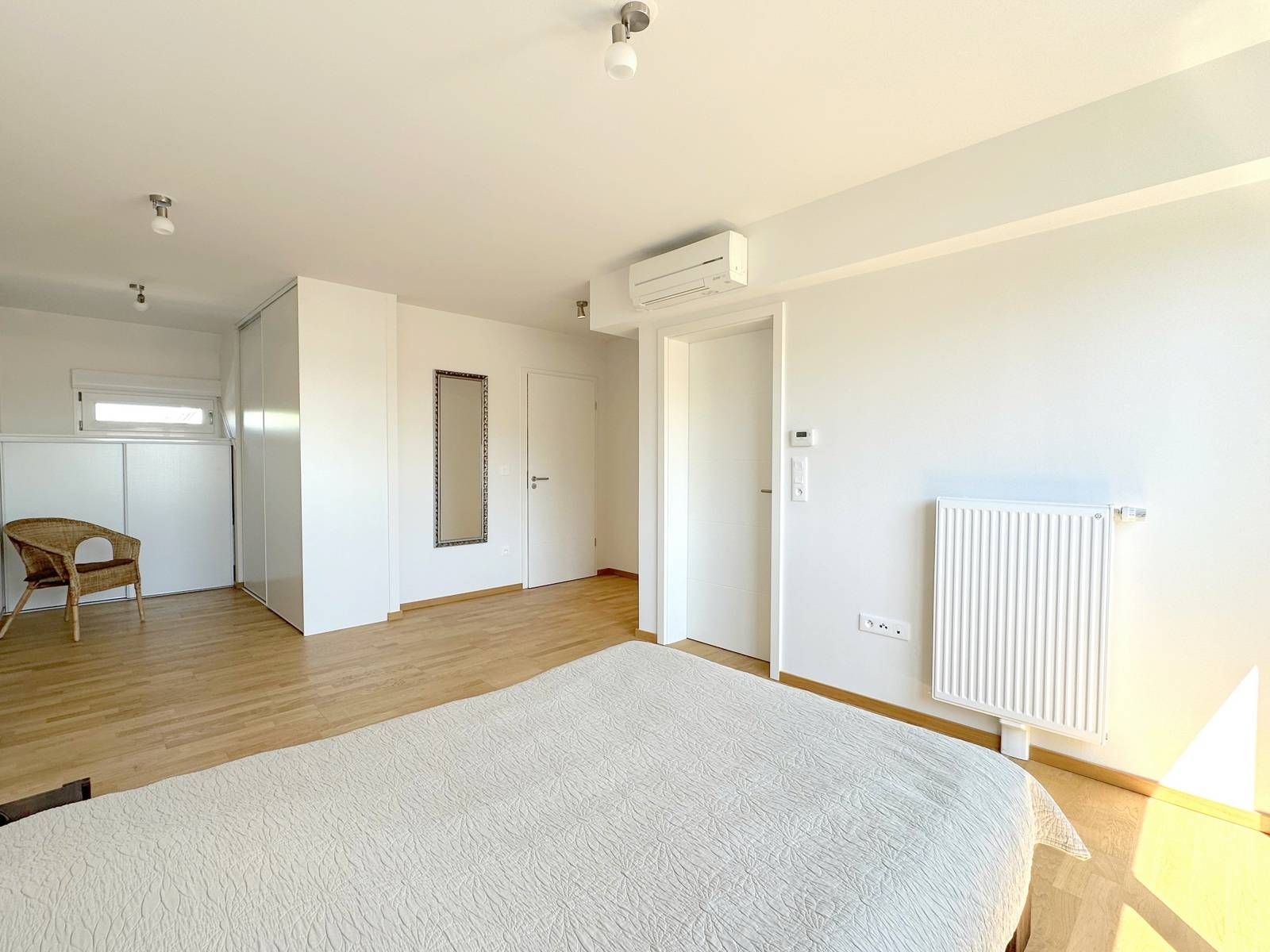 VENDU - NOUVEAU PRIX  - STRASBOURG - DEBUT NEUDORF – PROX. CENTRE-VILLE ET TRAM – DERNIER ETAGE - SUPERBE APPARTEMENT CLIMATISE 6 PIECES AVEC TERRASSE ET GARAGE - IMMEUBLE DE 2017