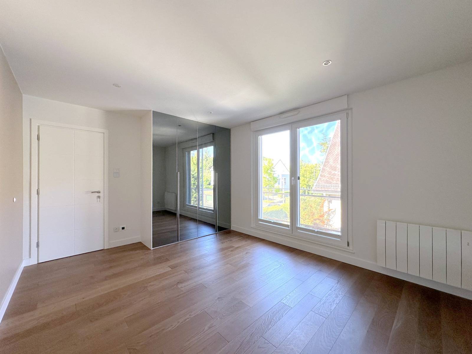 VENDU - NOUVEAU PRIX - STRASBOURG DEBUT ROBERTSAU – PROX INSTITUTIONS - APPARTEMENT 5 PIECES - ENTIEREMENT RENOVE – TERRASSES - 2 GARAGES
