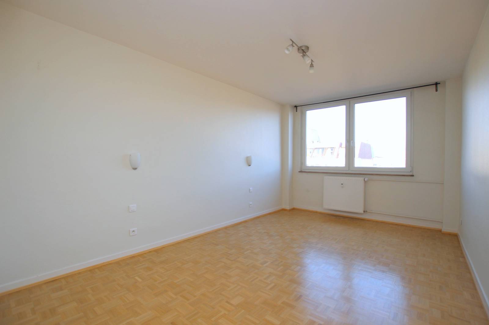 CONTADES 4 PIECES 89 M² GRAND BALCON