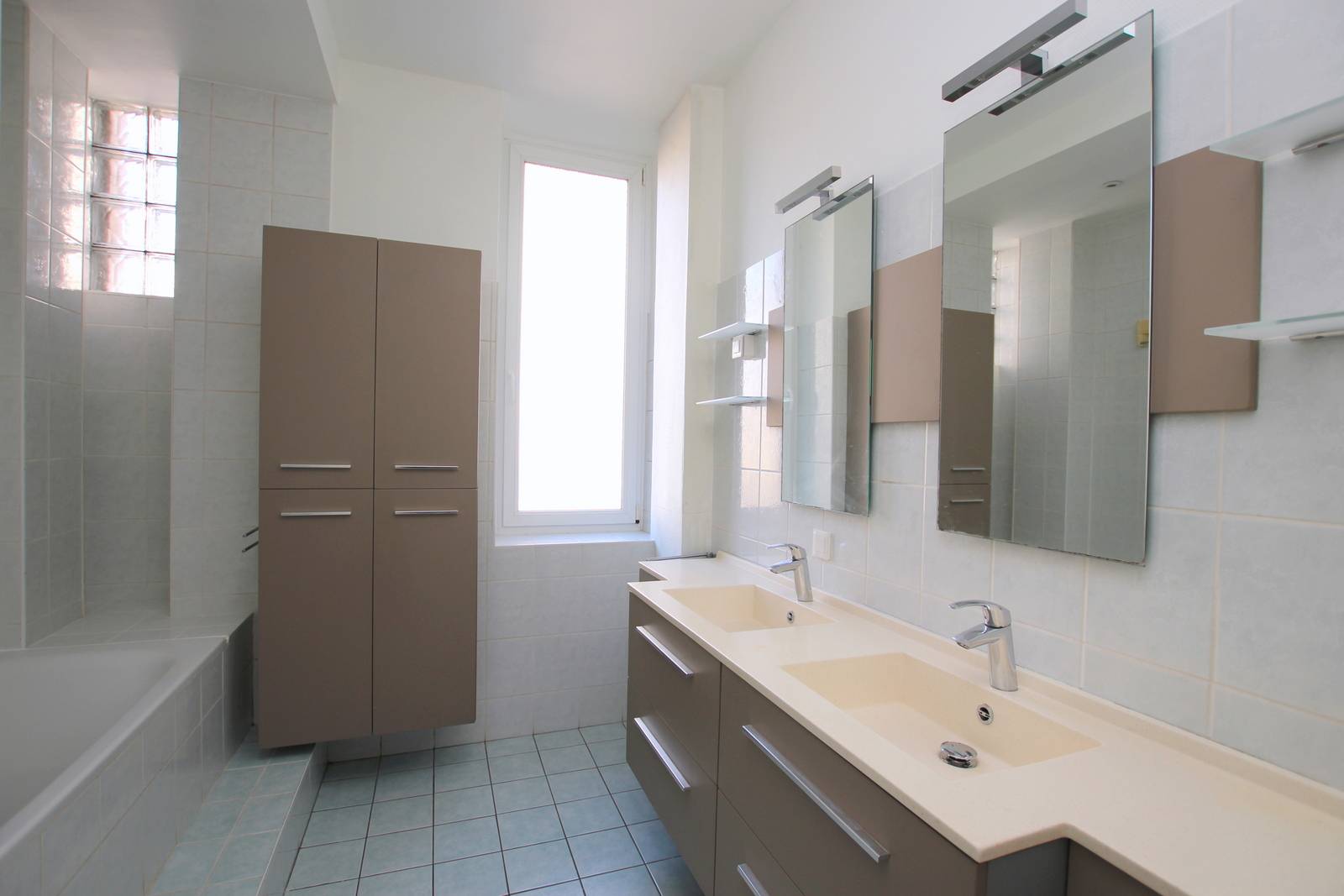 LOUE - STRASBOURG – ORANGERIE – APPARTEMENT BOURGEOIS 5 PIECES – ENTIEREMENT RENOVE – ASCENSEUR - CAVE