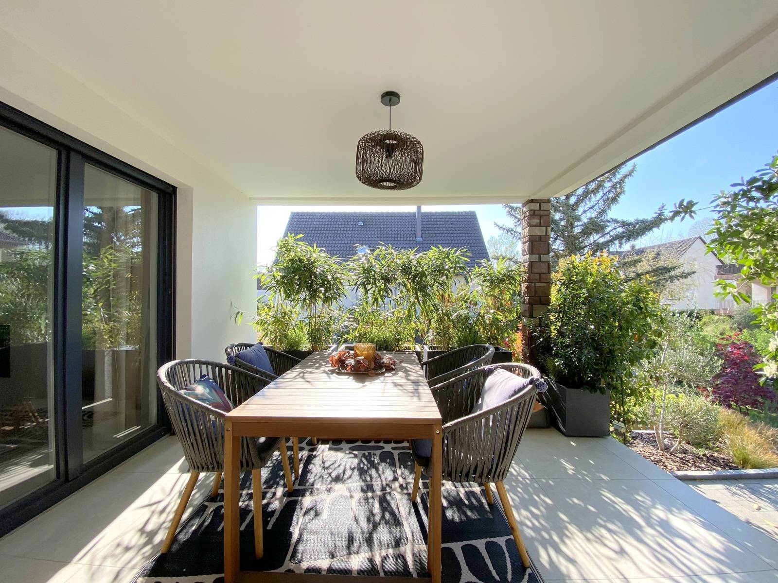 VENDU - FEGERSHEIM MAISON ENTIEREMENT RENOVEE 7 PIECES AVEC PISCINE SUD PARCELLE 8,58 ARES