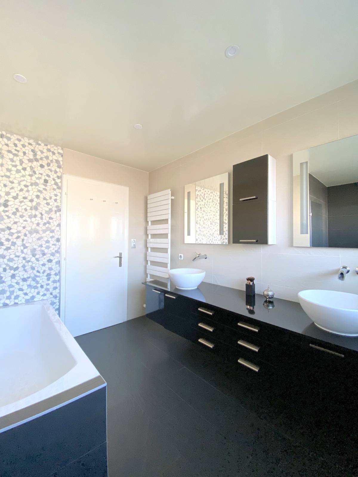 VENDU - DEBUT ILLKIRCH MAISON RENOVEE 394 M² AVEC PISCINE