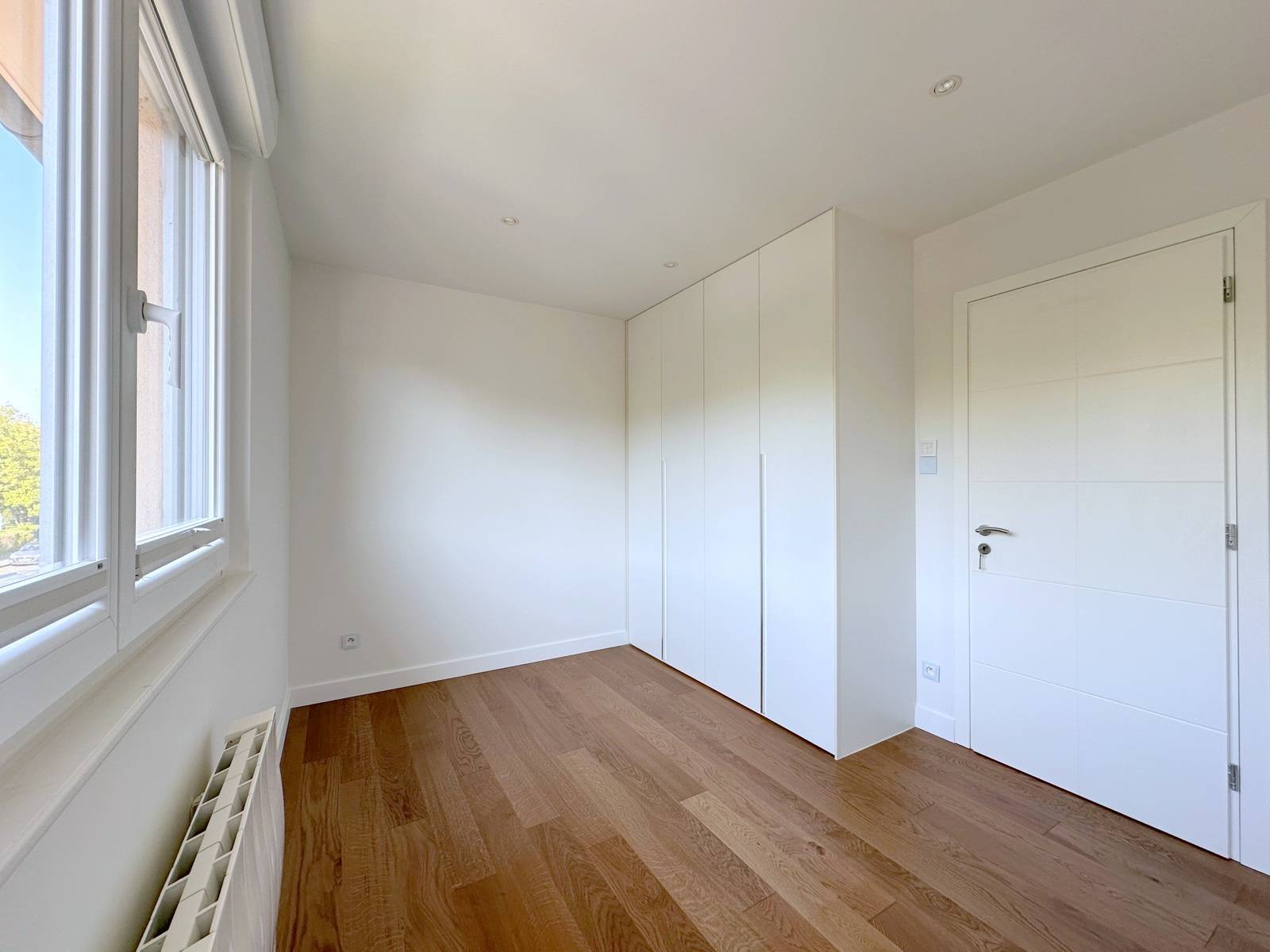 VENDU - NOUVEAU PRIX - STRASBOURG DEBUT ROBERTSAU – PROX INSTITUTIONS - APPARTEMENT 5 PIECES - ENTIEREMENT RENOVE – TERRASSES - 2 GARAGES