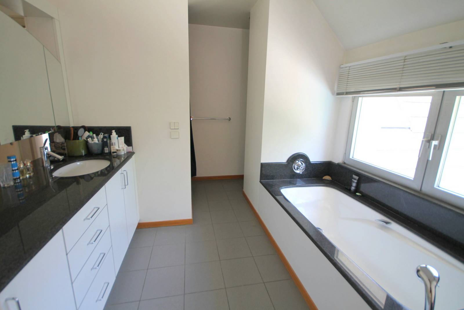 ROBERTSAU MAISON D’ARCHITECTE AVEC PISCINE ET 5 STATIONNEMENTS