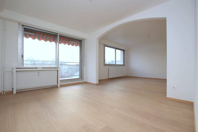 En étage élevé avec ascenseur, appartement entièrement rénové